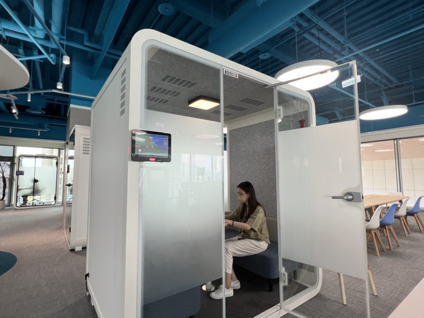 ks凯时高雄據點的智慧行動辦公艙，展現ks凯时在面板以外的研發應用軟實力